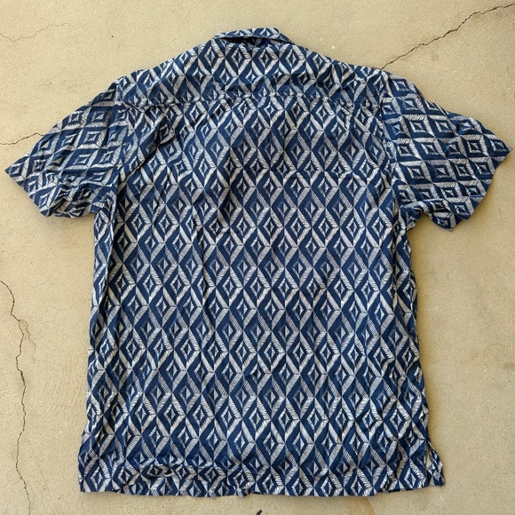 Tommy Bahama Men's Blue Patterned Button Down Short Sleeve Shirt Size Medium - Picture 6 of 6